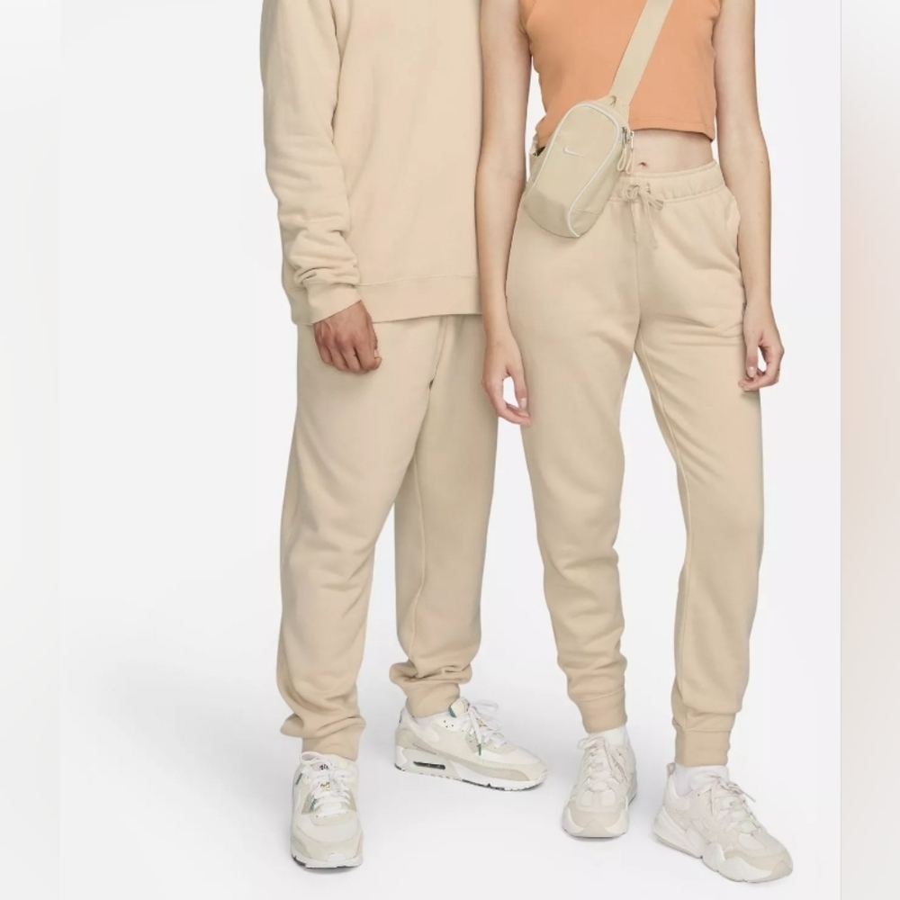 Nike sportswear club fleece womens cream Large sweatpants nwt - Picture 1 of 5